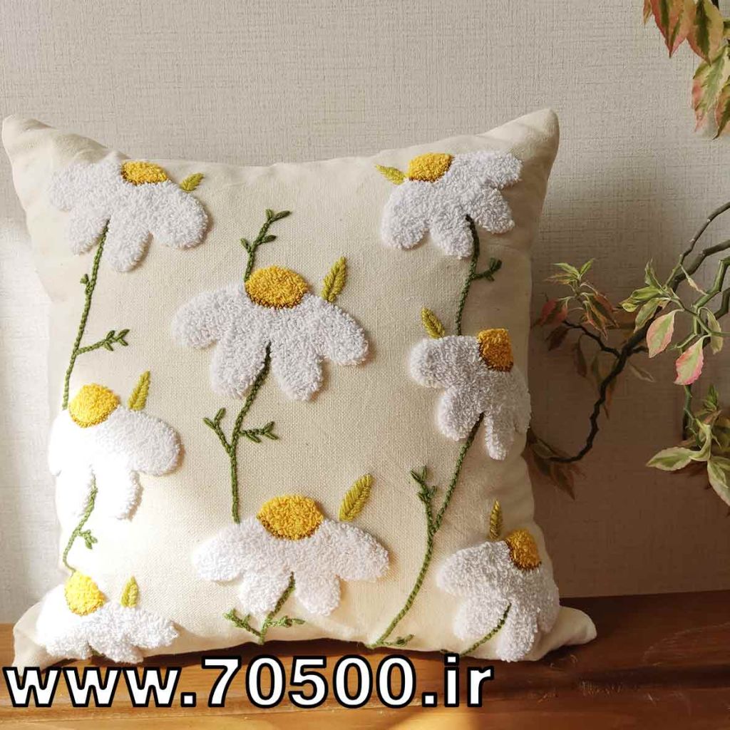 کوسن مبل پانچ دوزی طرح گل بابونه
