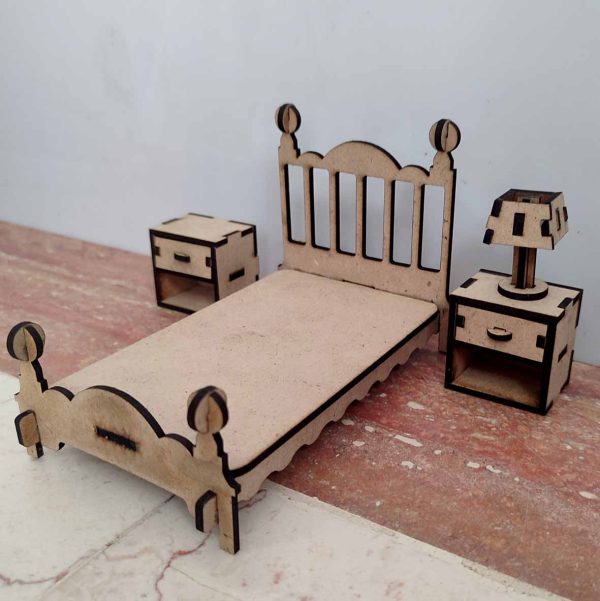 تخت همراه پاتختی و آباژور خانه عروسکی