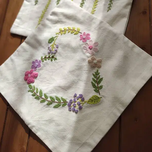 کوسن پانچ دوزی طرح قلب